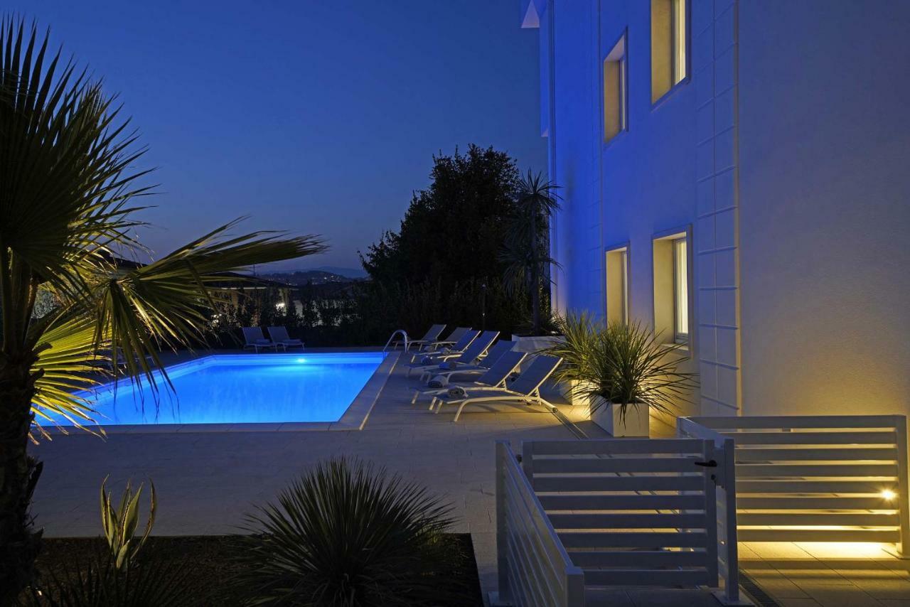 Villa Bianca Luxury Apartments Desenzano del Garda Dış mekan fotoğraf
