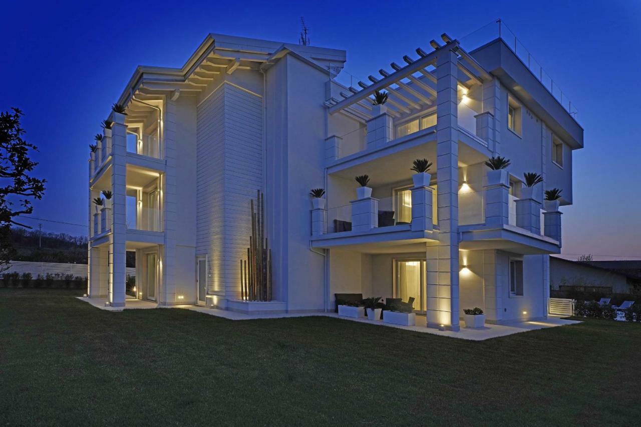 Villa Bianca Luxury Apartments Desenzano del Garda Dış mekan fotoğraf