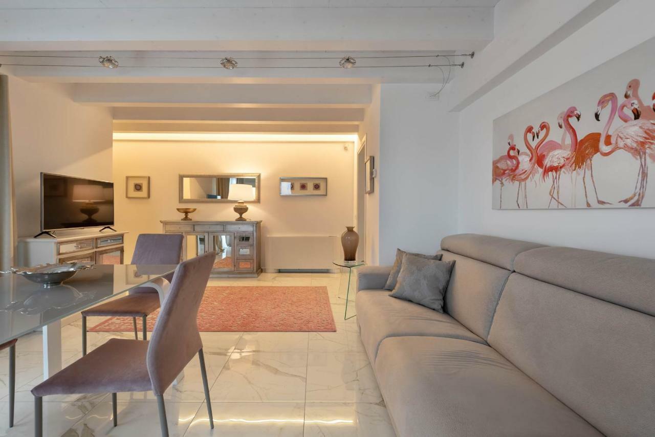 Villa Bianca Luxury Apartments Desenzano del Garda Dış mekan fotoğraf